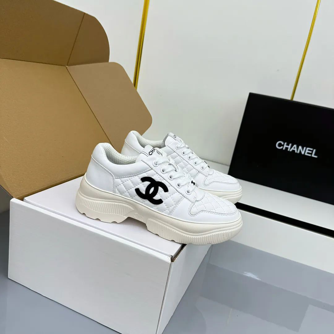 👟👟Ex-factory price 620👟👟 Chanel bread shoes ~ original calfskin panda shoes Chanel 25C latest hot style panda black and white sports shoes casual sneakers Xiaoxiang hot item classic black and white panda color coco girls must pay Fabric: original custom mixed sheepskin lining: original imported breathable mesh lining outsole: Original molded rubber + TPU combination Size: Women's 35-41